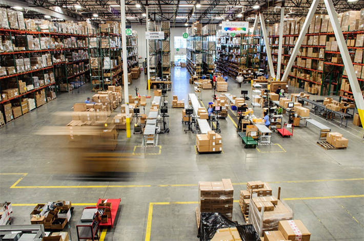 叉车加装AI防撞预警系统，可以有效避免叉车撞人事故！