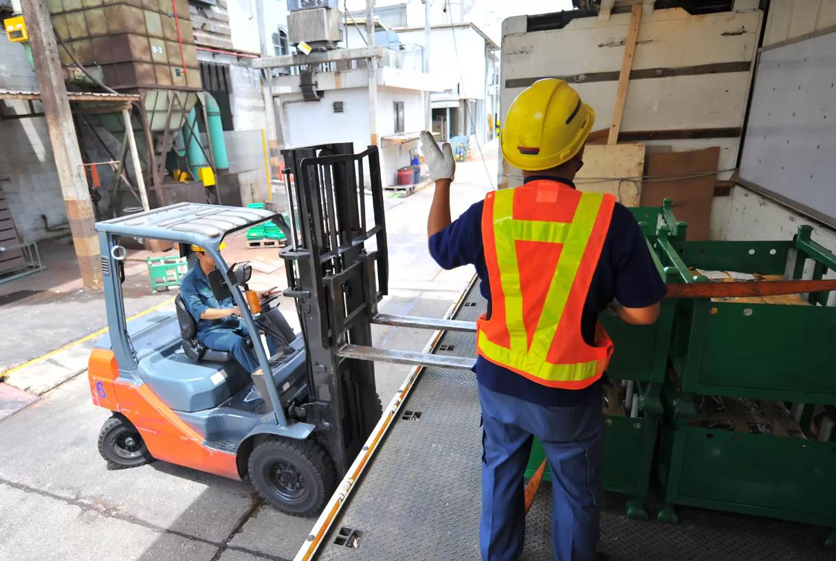 如何预防叉车司机乱开车?指纹锁如何保障厂区叉车的管理安全?